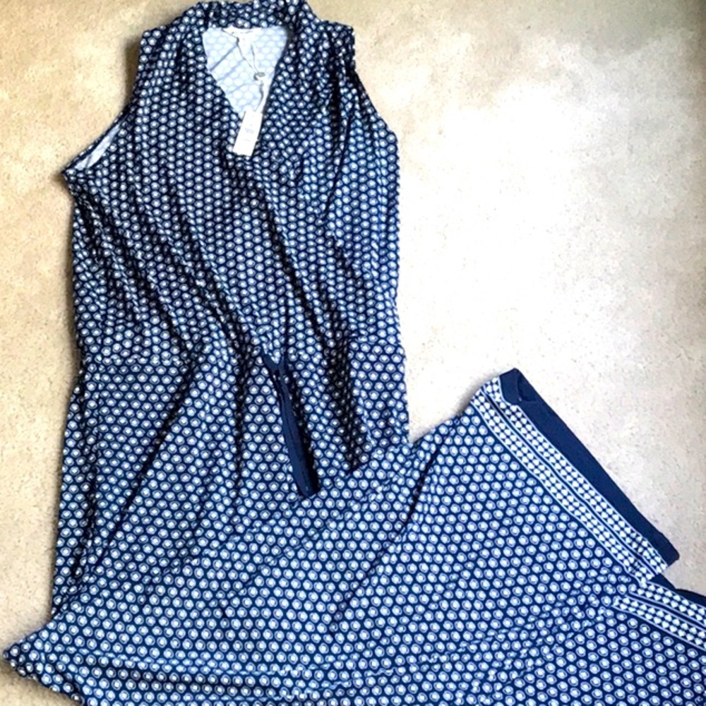 Max Studio NWT Jumpsuit Sz S Navy and white. Wide leg, 2 pockets.
